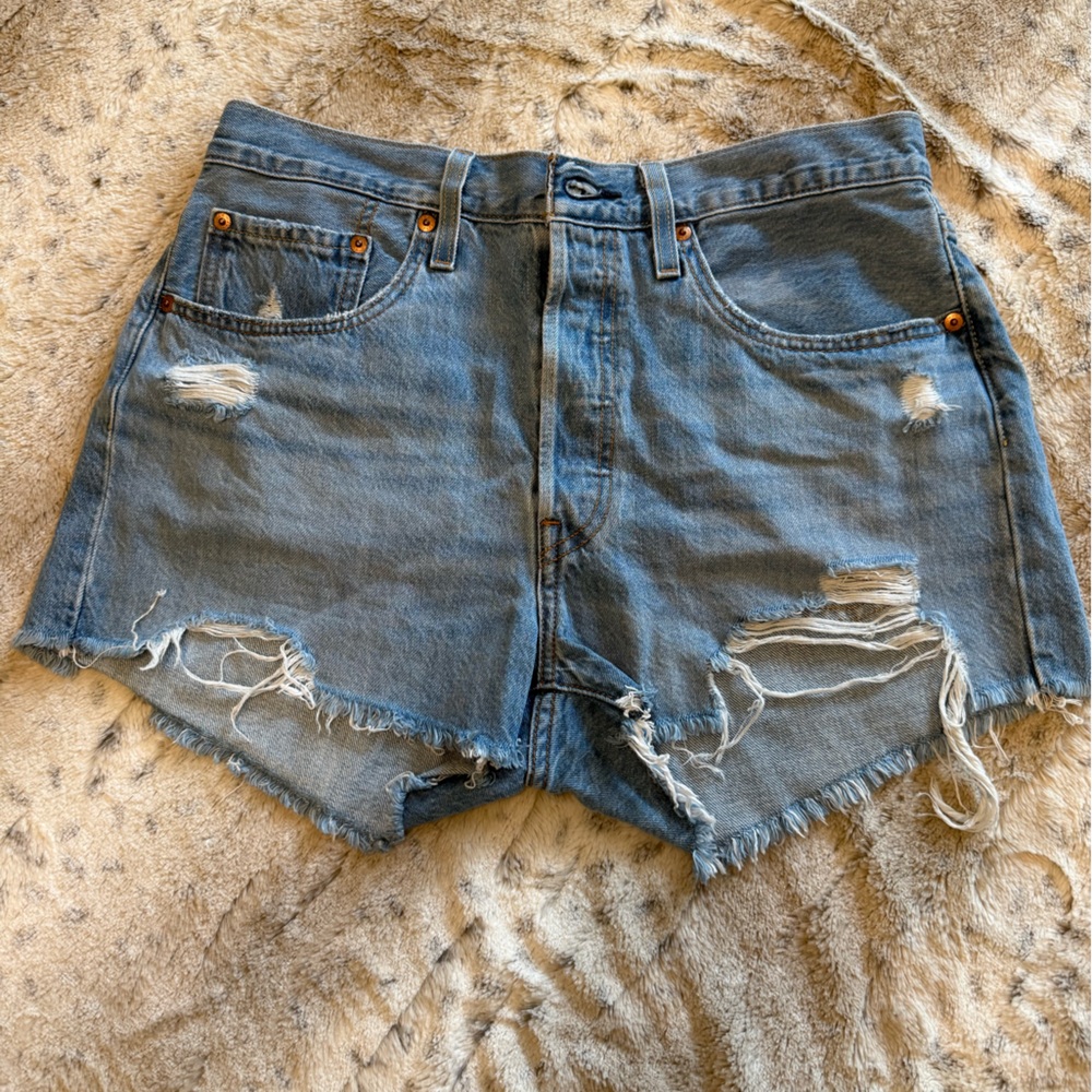 Levi’s 501 button fly, distressed,cut off shorts